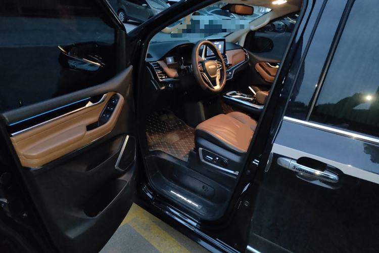 Used SAIC MAXUS G20 RV 2021 Restyled 2.0T Traveler Self-Propelled Class B RV – Time Edition Driver Seat