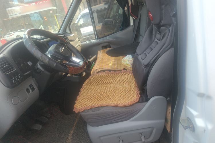 Used JMC Transit 2019 2.8T Commercial Version Short Wheelbase Mid-Roof 6-Seater China VI JX493