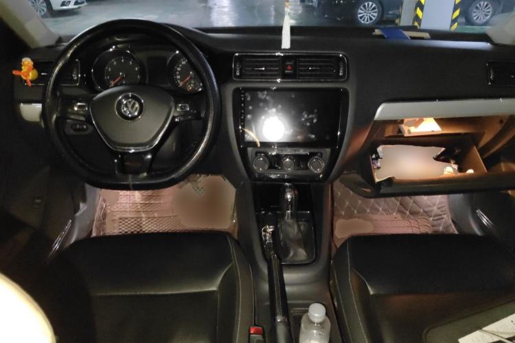 Used Volkswagen Sagitar 2017 230TSI Automatic Comfort Version
