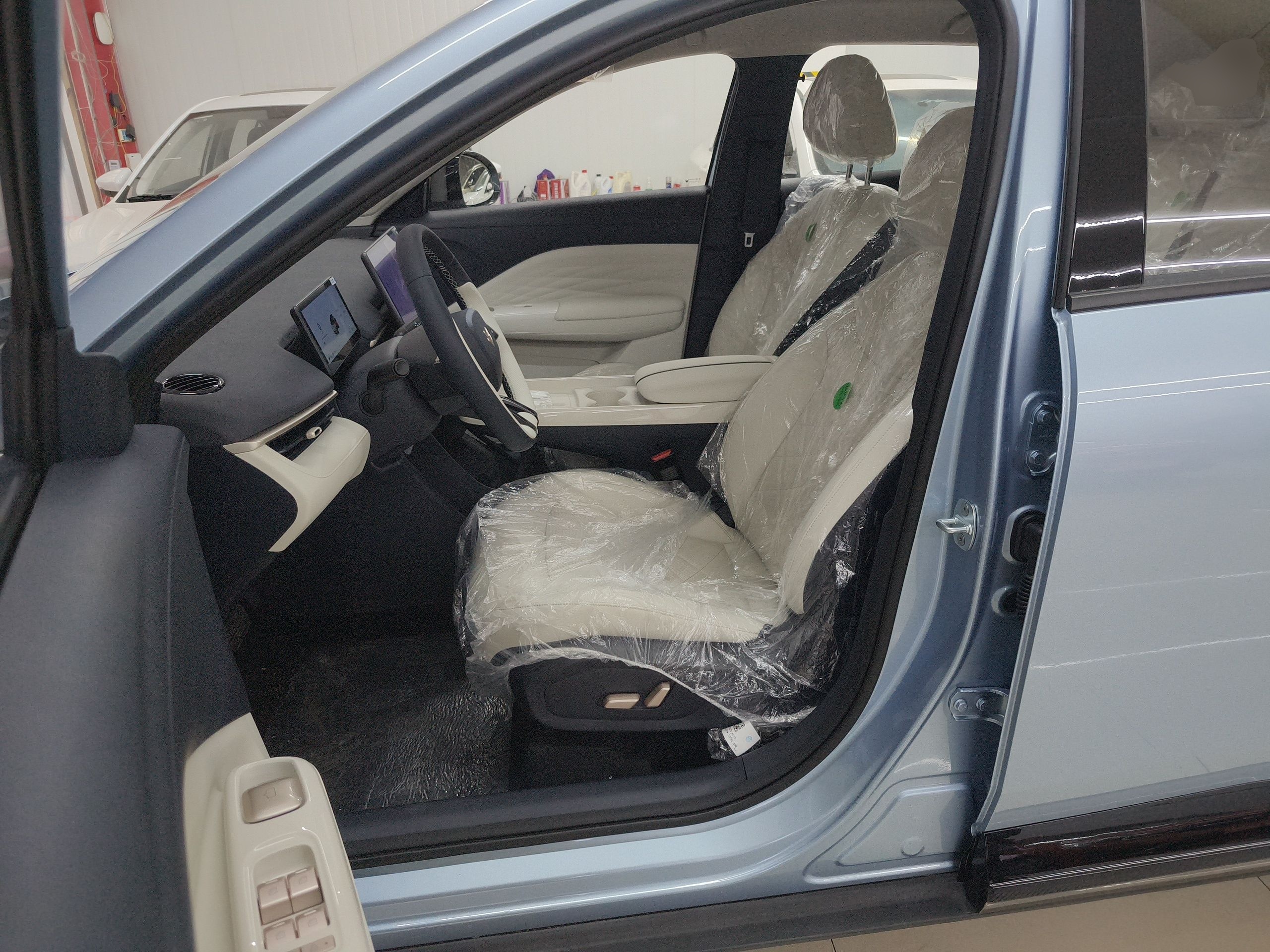 المقاعد الأمامية داخل السيارة