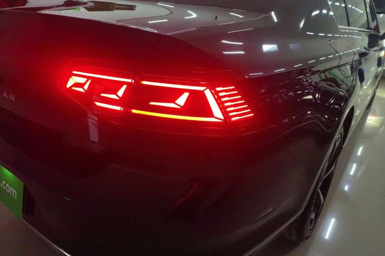 Used Volkswagen Magotan 2023 2 Million Units Limited Edition 330TSI DSG Leading Version
