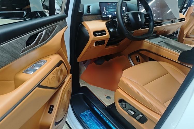 Used Wey Gaoshan 2025 Four-Wheel Drive Alpine 8 Driver Seat