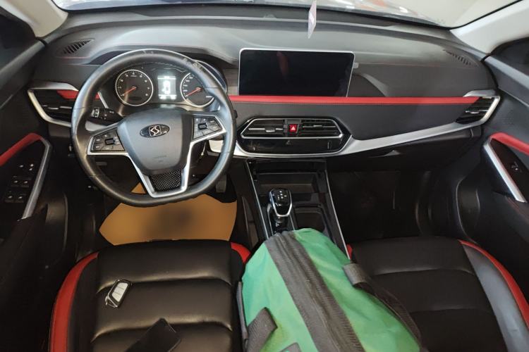 Used SOL X8 2021 300T DCT Leading Smart Connectivity Version 7 Seats Center Console