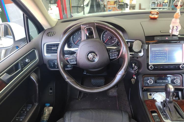 Used Volkswagen Touareg 2011 3.0 TSI Standard Version
