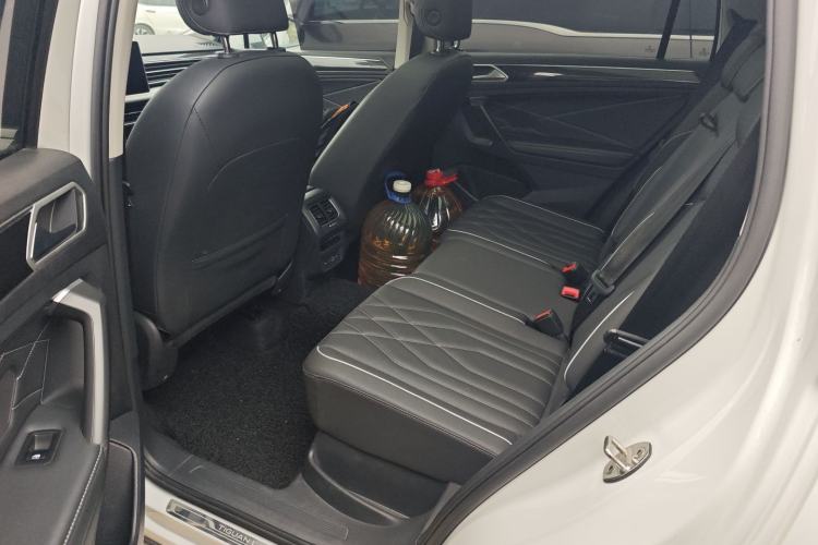 Used Volkswagen Tiguan L 2023 300TSI Automatic Two-Wheel Drive Smart Edition
