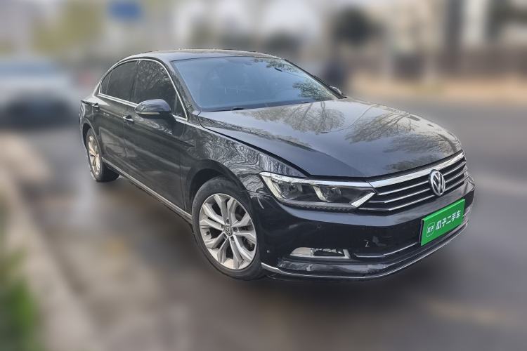 Used Volkswagen Magotan 2018 330TSI DSG Luxury Model Front Right 45 Deg