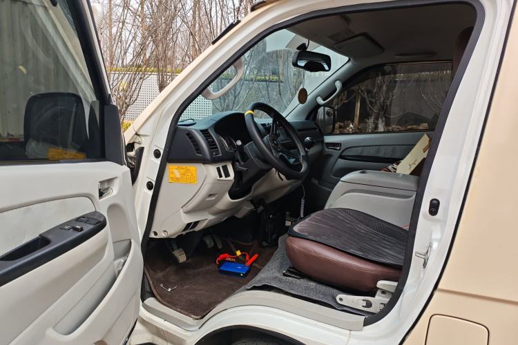 Used Jinbei Hiace 2014 2.0L Luxury Version V19 Driver Seat