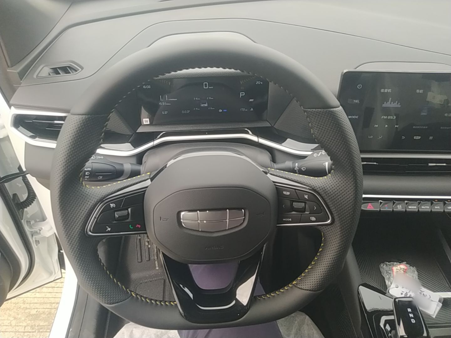 Geely Auto Coolray 2025 Bin Yue L 1.5TD DCT Beyond Edition — снимка 13
