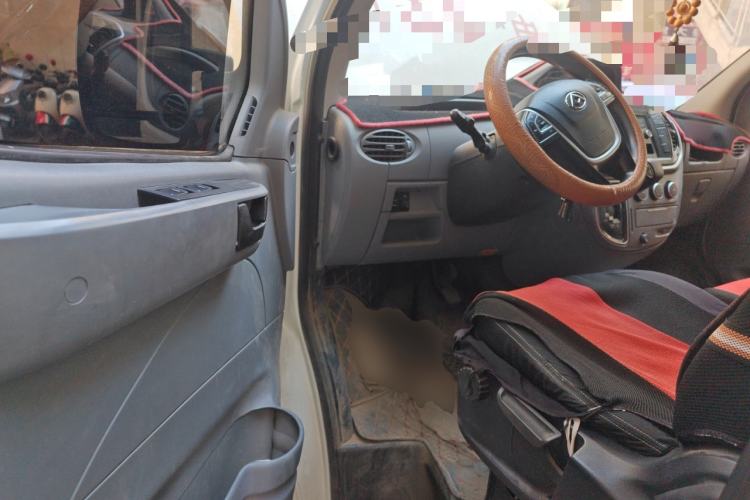 Used SAIC MAXUS Xintu V80 2021 2.0T AMT Classic Aoyuntong Short Wheelbase Mid-Roof 5/6-Seater Driver Seat