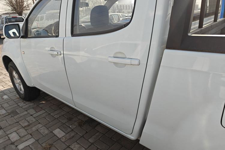 Used Isuzu JLM 2018 2.5T Two-Wheel Drive Diesel Luxury Version with Extended Cargo Bed JE4D25Q5A
