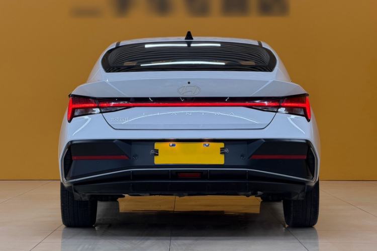 Used Hyundai Elantra 2023 1.5L CVT LUX Prestige Edition
