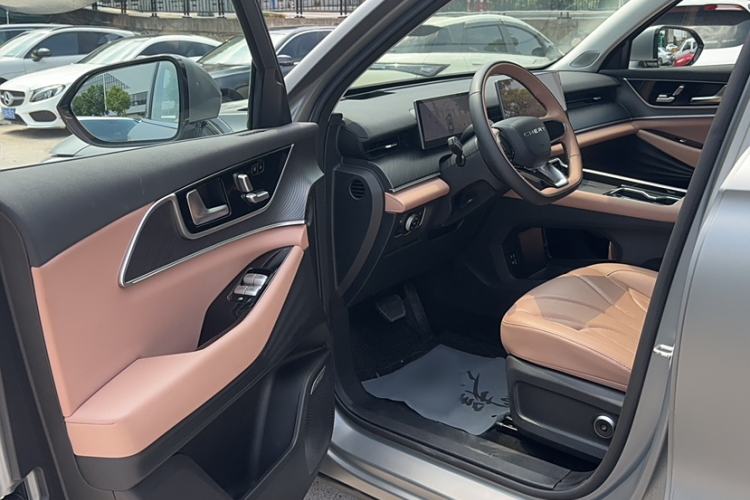 Used Chery Tiggo 8 L 2024 2.0T Two-Wheel Drive Prestige Version 5 Seats