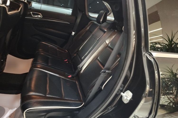 Used Jeep Grand Cherokee 2015 3.6L Luxury Navigation Edition
