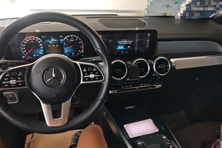 Used Mercedes-Benz GLB 2022 Second Facelift GLB 200 Fashion Edition Center Console