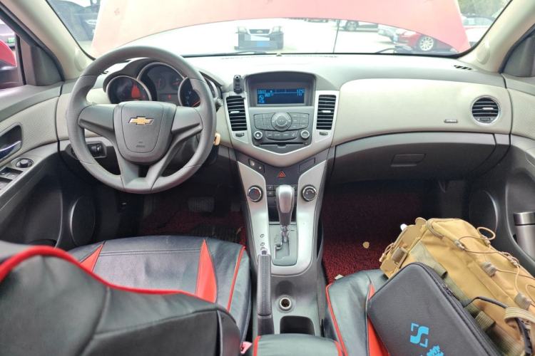Used Chevrolet Cruze 2011 1.8L SE Automatic Center Console