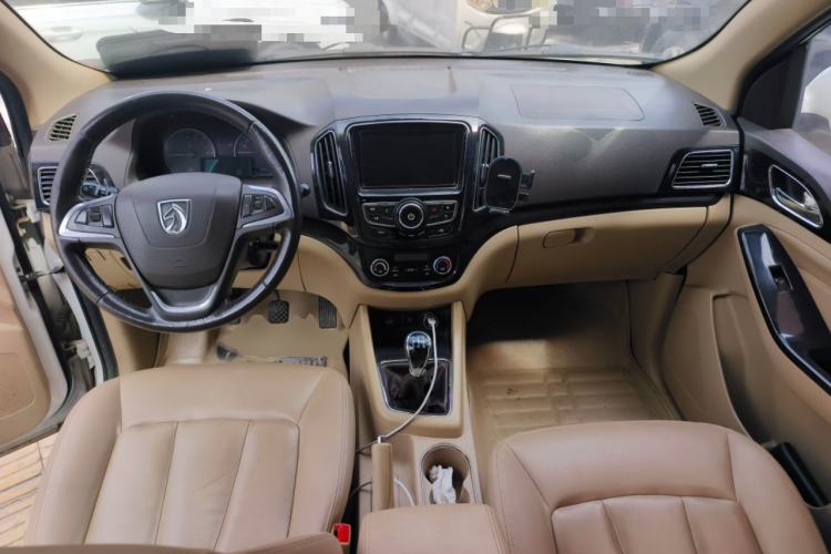 Used Baojun 730 2014 1.5L manual luxury trim 7 seats