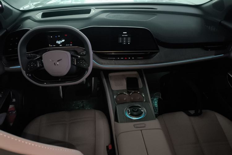 Used Hongqi Tiangong 08 2025 680 Ultra Four-Wheel-Drive Version Center Console