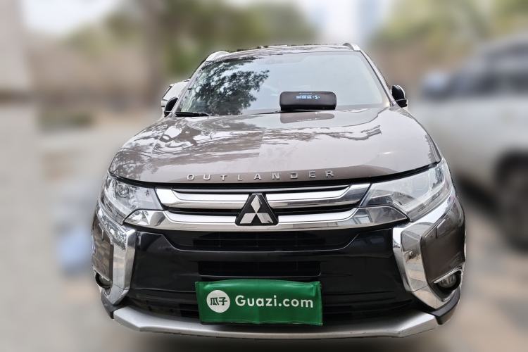 Used Mitsubishi Outlander 2016 2.4L 4x4 Elite Edition 7-Seater Front