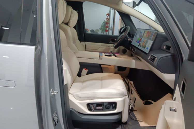 Used Li Auto MEGA 2025 Home Family Special Edition
