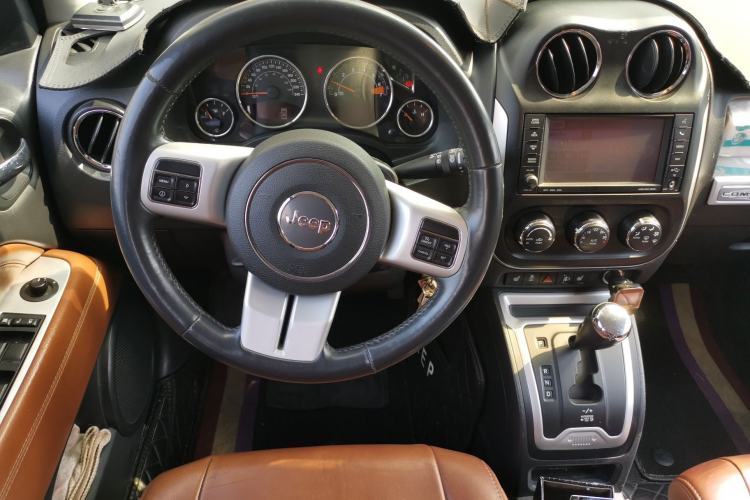 Used Jeep Compass 2014 2.4L four-wheel drive luxury version
