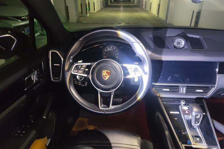Used Porsche Cayenne 2018 Cayenne 3.0T Steering Wheel