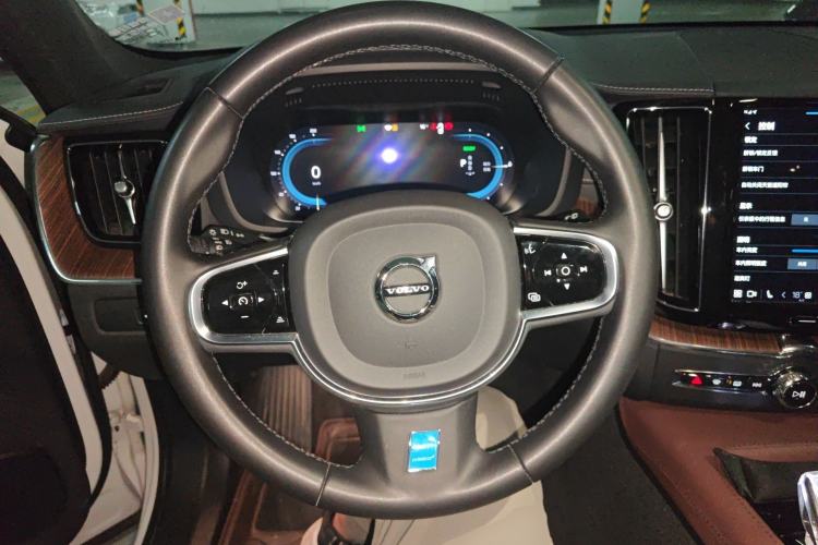 Used Volvo XC60 New Energy 2023 T8 Plug-in Hybrid Long-Range All-Wheel Drive Smart & Dynamic Enjoyment Edition Steering Wheel