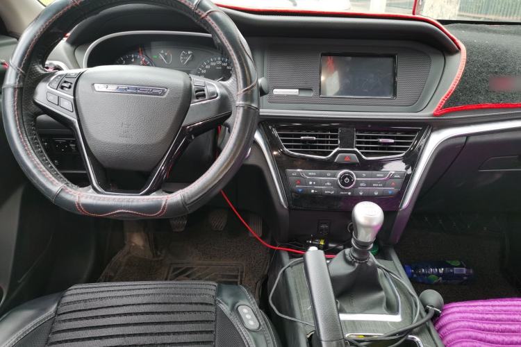 Used Venucia T90 2017 2.0L Manual ZhiShang Edition Center Console