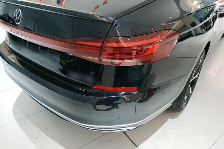 Used Volkswagen Passat 2025 Outstanding Model 380TSI Starry Dragon Glorious Edition
