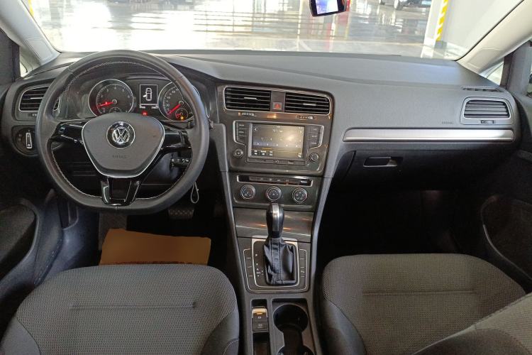 Used Volkswagen Golf 2017 1.6L Automatic Comfort Million-Vehicle Anniversary Edition Center Console