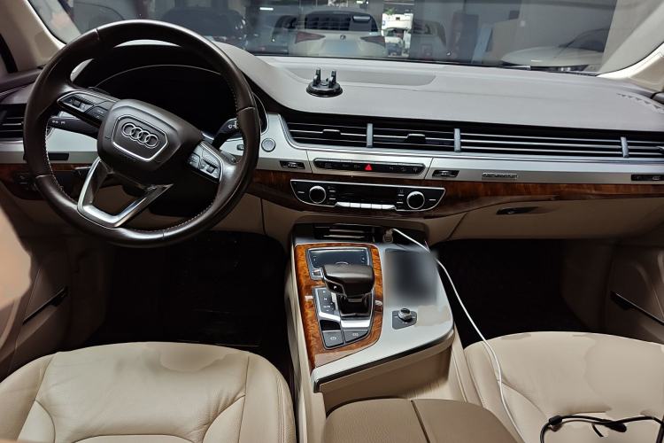 Used Audi Q7 
