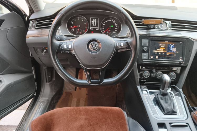 Used Volkswagen Magotan 2019 330TSI DSG Luxury Version China VI Standard Steering Wheel