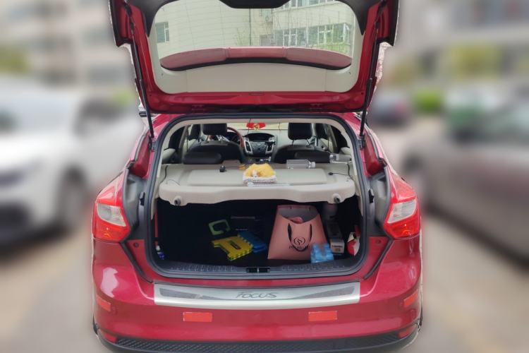 Used Ford Focus 2012 Hatchback 1.6L Automatic Fashion Edition Trunk