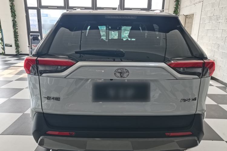 Used Toyota RAV4 2023 2.0L CVT Two-Wheel Drive Fashion Plus Edition
