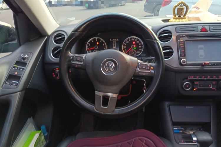 Used Volkswagen Tiguan 2010 2.0 TSI Automatic All-Wheel-Drive Elite Edition Steering Wheel