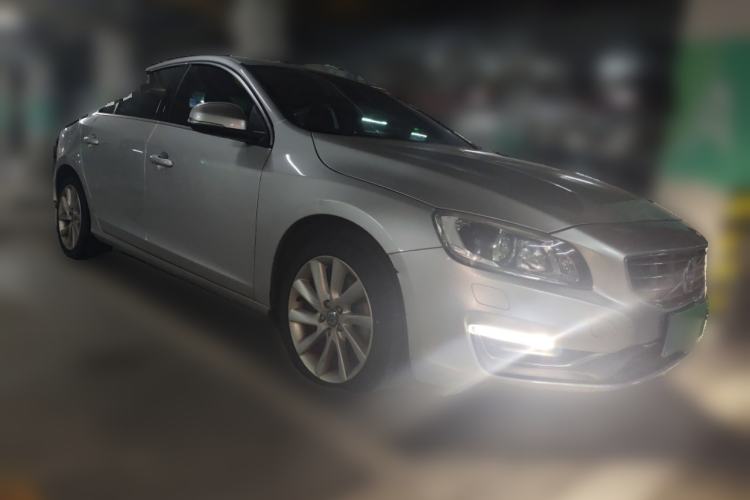 Used Volvo S60 2015 S60L 2.0T Zhiyuan Edition
