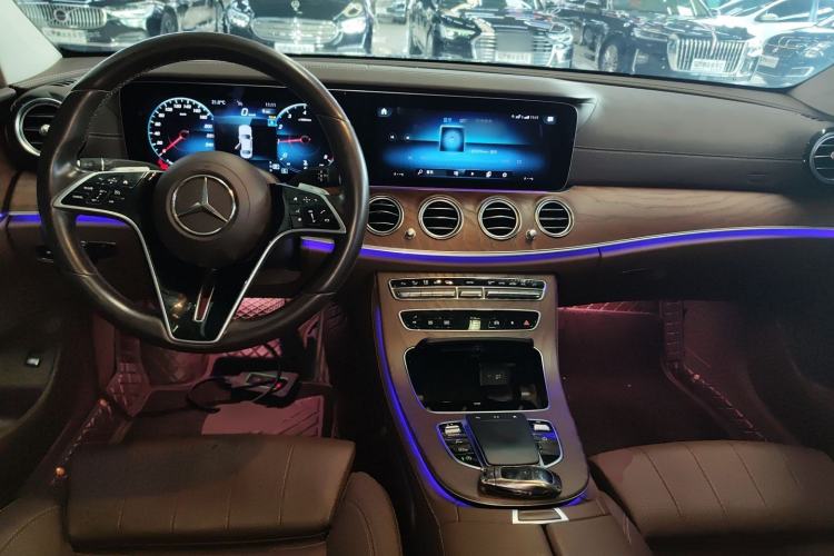 Used Mercedes-Benz E-Class 2023 E 260 L 4MATIC Center Console