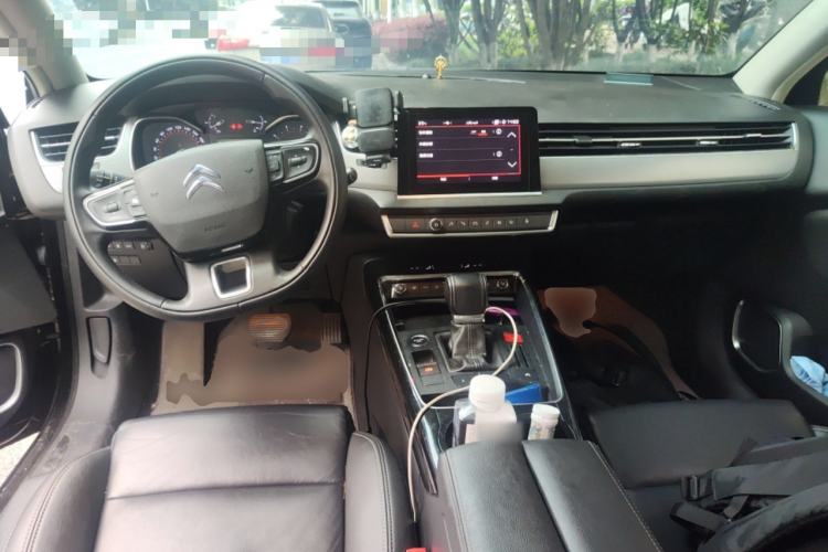 Used Citroen C5 2017 380THP Automatic Luxury Model Center Console