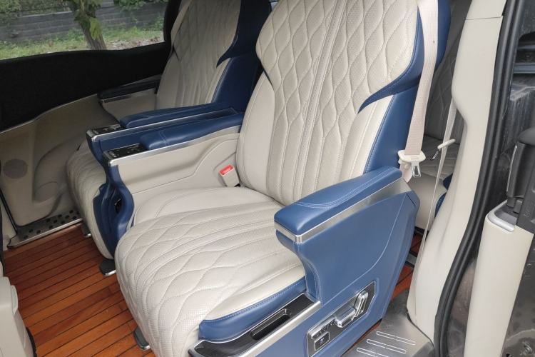 Used Buick GL8 2023 Land Executive Class Comfort Model
