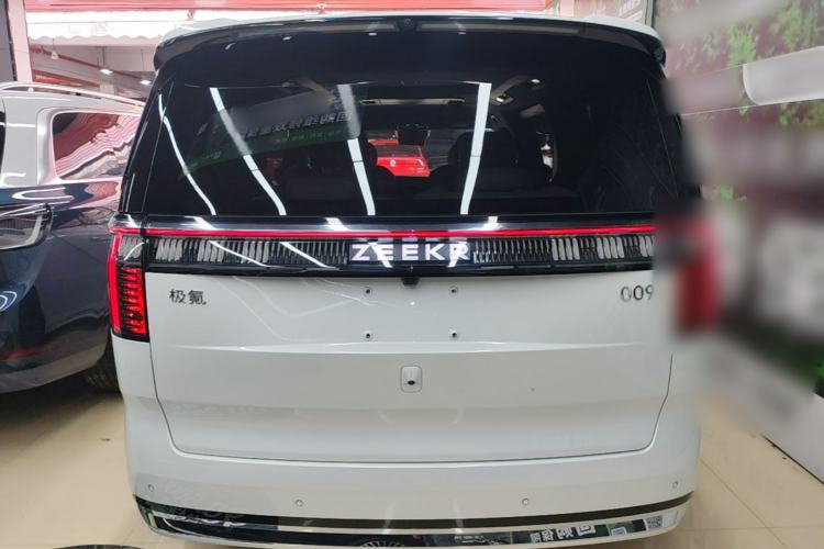 Used Zeekr 009 2024 Six-Seat Executive Version 4WD 108 kWh
