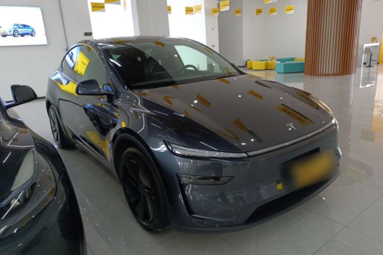 Used Tesla Model Y 2025 Long-Range All-Wheel-Drive Version