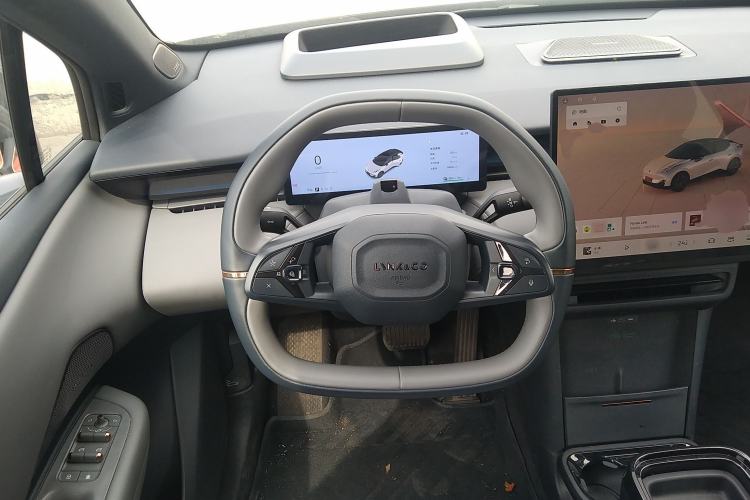 Used Lynk & Co Z20 2025 530 km Range Rear-Wheel Drive Max Steering Wheel