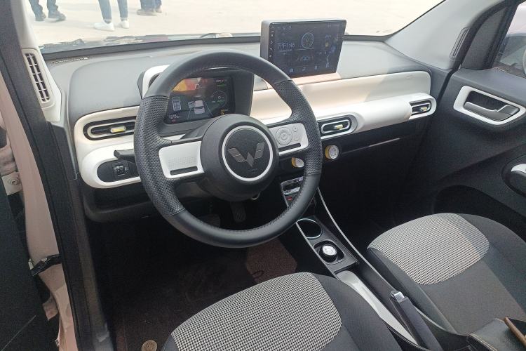 Used Wuling Hongguang MINIEV 2024 3rd Generation 215km Youth Edition Center Console