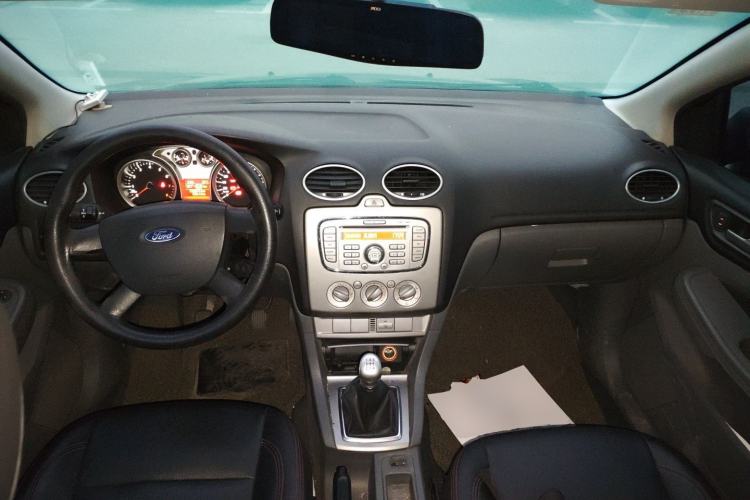 Used Ford Focus 2013 Hatchback Classic 1.8L Manual Base Model Center Console