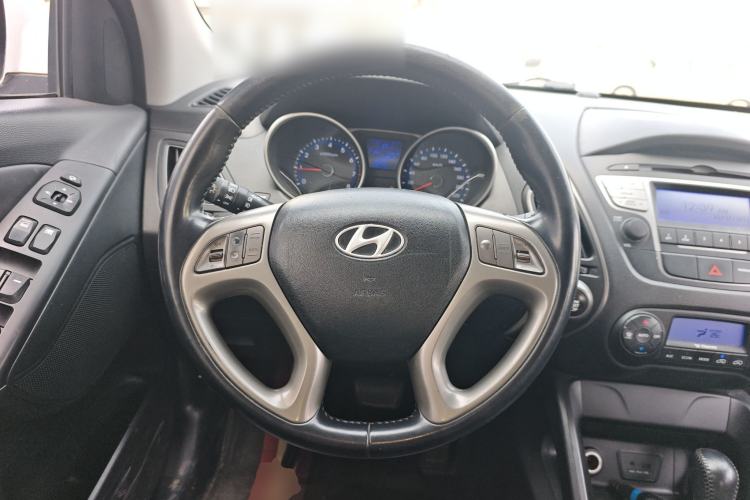 Used Hyundai ix35 2015 2.0L Automatic 2WD Smart Version China V Standard Steering Wheel