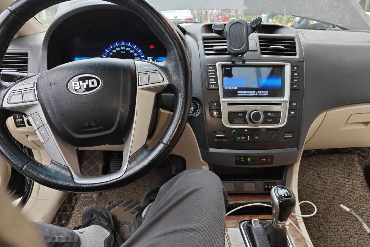 Used BYD G6 2013 2.0L Manual Luxury Version
