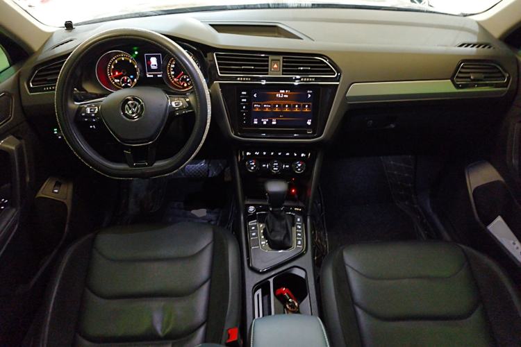 Used Volkswagen Tiguan L 2019 Revised 330TSI Automatic Two-Wheel Drive Smart & Luxury Edition China VI Standard Center Console