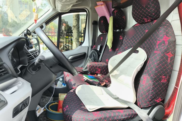 Used SAIC MAXUS Xintu V90 2022 2.0T Manual VAN Rear-Drive Extended Wheelbase High Roof with Dual Rear Tires 3-Seater
