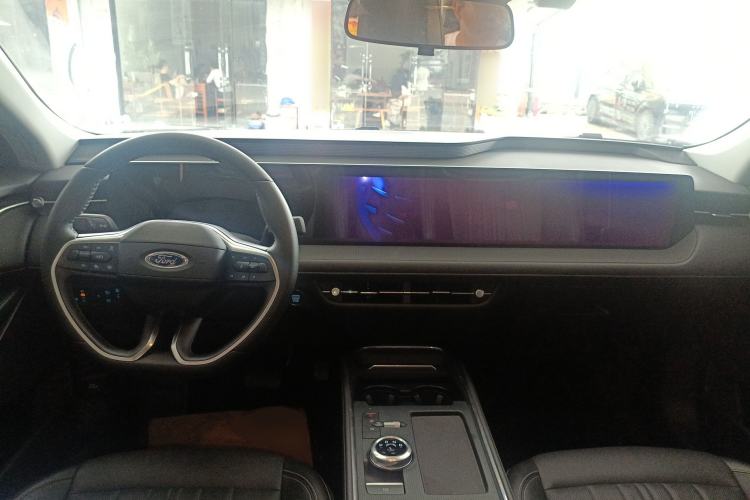 Used Ford Mondeo 2025 2.0T EcoBoost Luxury Version Center Console