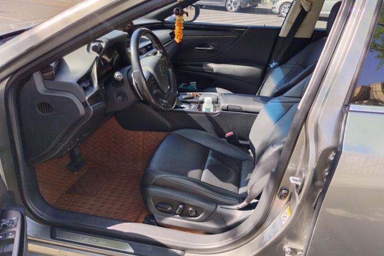 Used Lexus ES 2018 300h Premier Edition China VI Standard