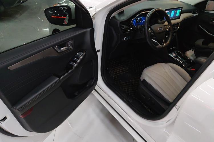 Used Ford Escape 2020 EcoBoost 245 Four-Wheel Drive Luxury Edition
